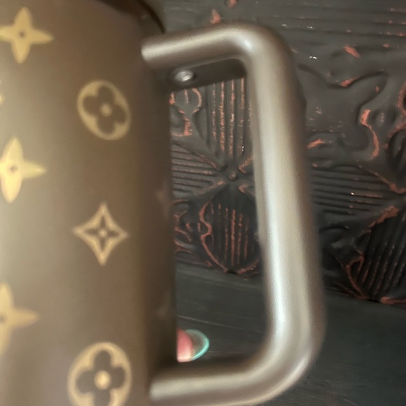 Stanley x LV Metallic Brown Tumbler with Gold Logo includes lid and straw - Picture 5 of 9